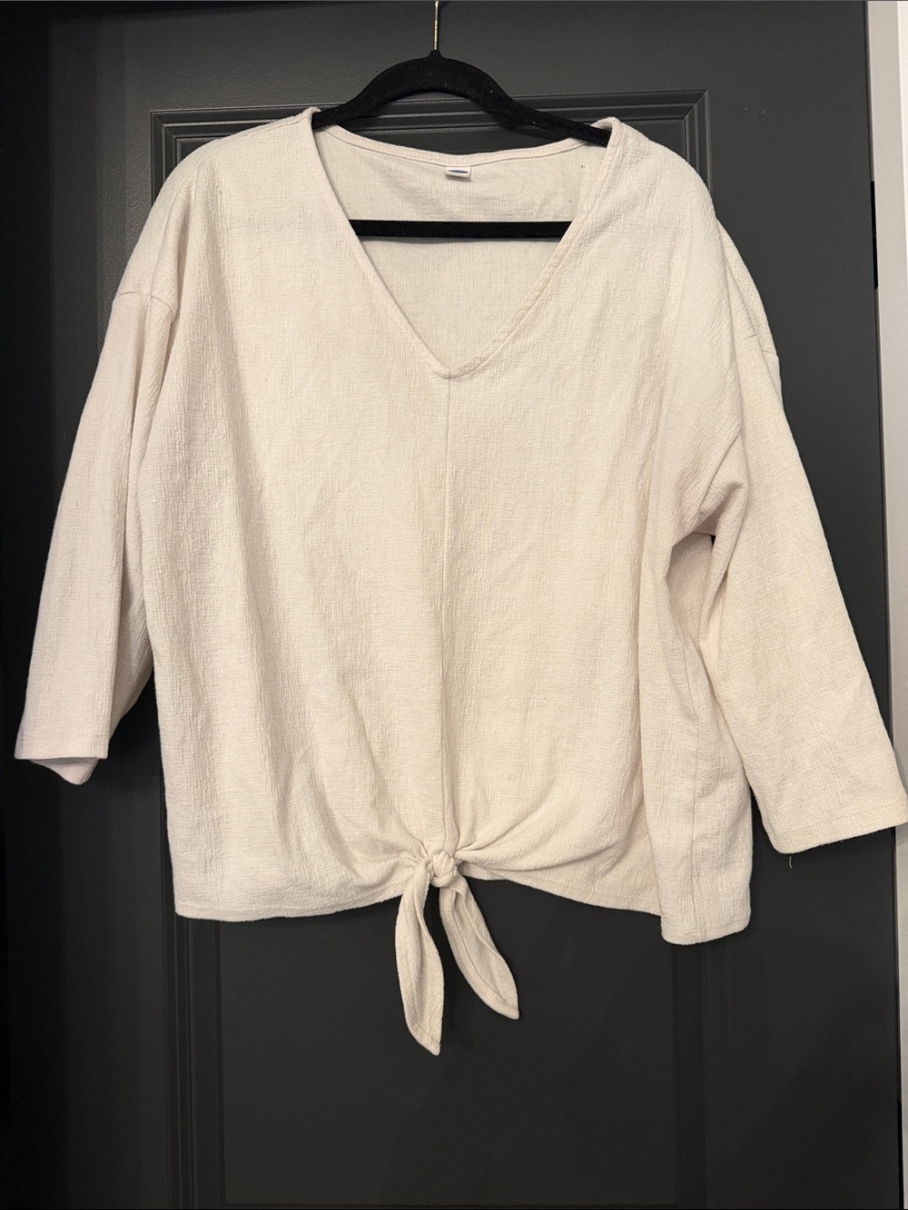 Old Navy Cream V-Neck Tie-Hem top